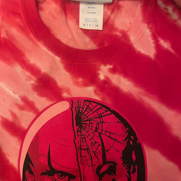 Vixen Micheline Pitt, IT tie-dye shirt - Picture 4 of 5